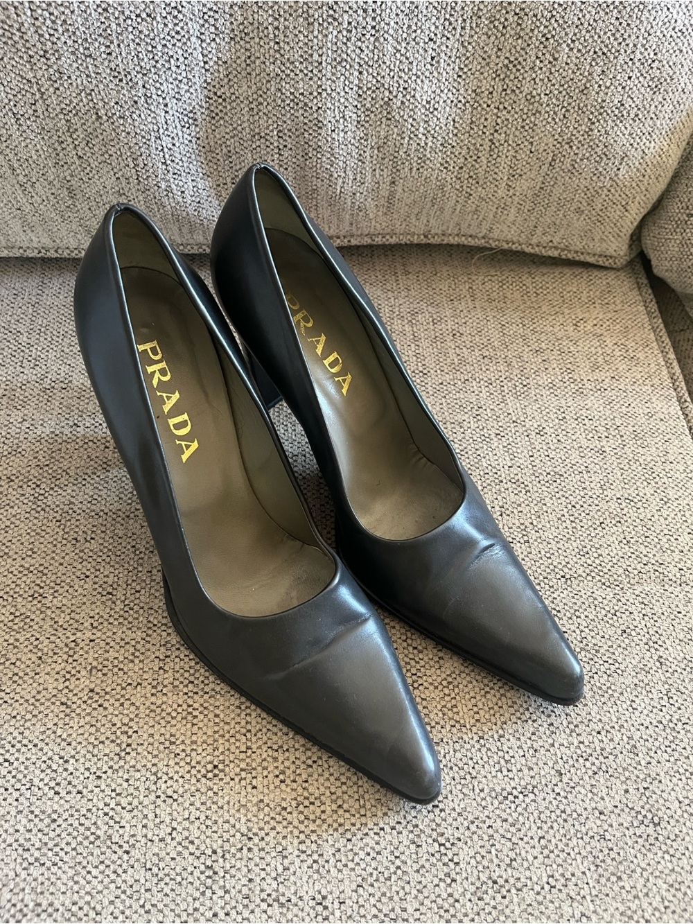 Vintage Prada Black Pointed-Toe Leather Pumps